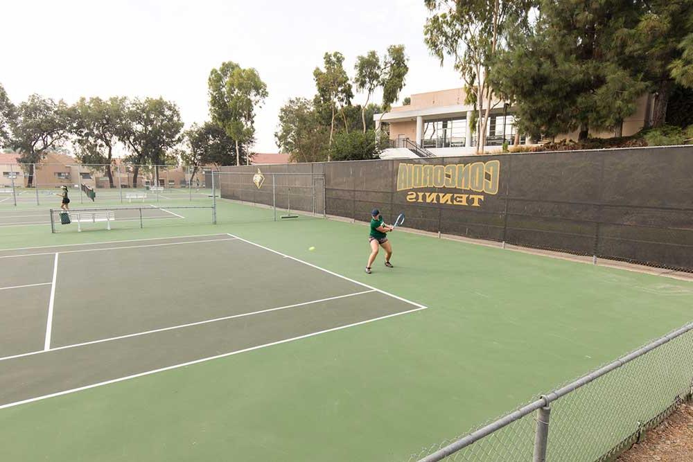 网球 players practice on the courts at Concordia.